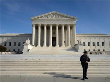 Der Supreme Court in Washington muss über die umstrittene Homo-Ehe entscheiden. Foto: Michael Reynolds/Archiv