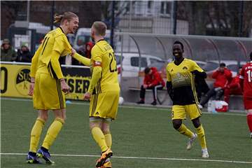 Der SuS Kaiserau - hier mit Marvin Schuster und Timo Milcarek - tritt am Sonntag beim SV Horst-Emscher an; Alhusain Barry (re.)  fällt allerdings verletzt aus. 