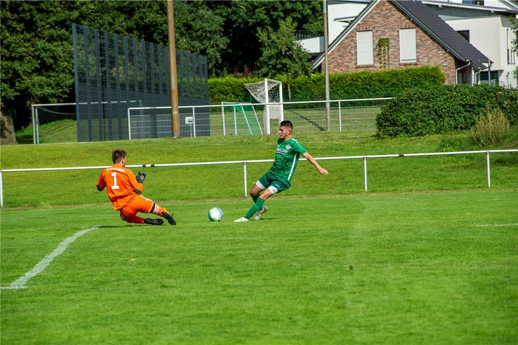 Der SV Bossendorf hat am vierten Spieltag erstmals gewonnen und den 1. FC Preußen Hochlarmark mit 6:0 geschlagen.