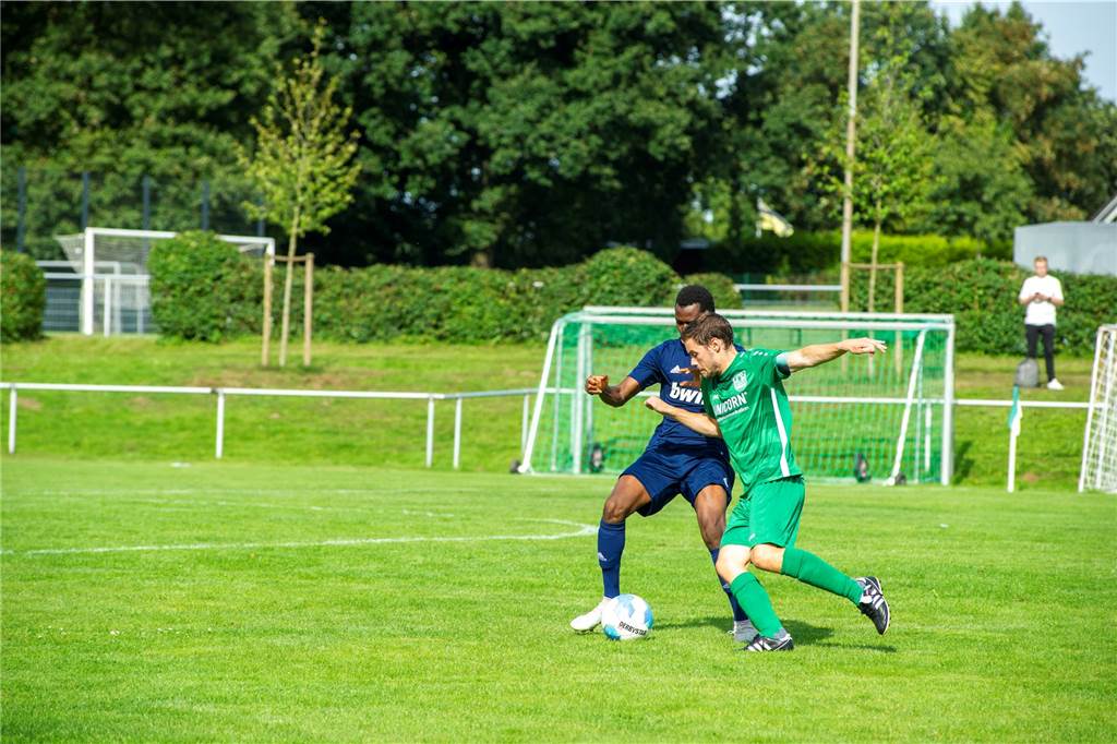 Der SV Bossendorf hat am vierten Spieltag erstmals gewonnen und den 1. FC Preußen Hochlarmark mit 6:0 geschlagen.
