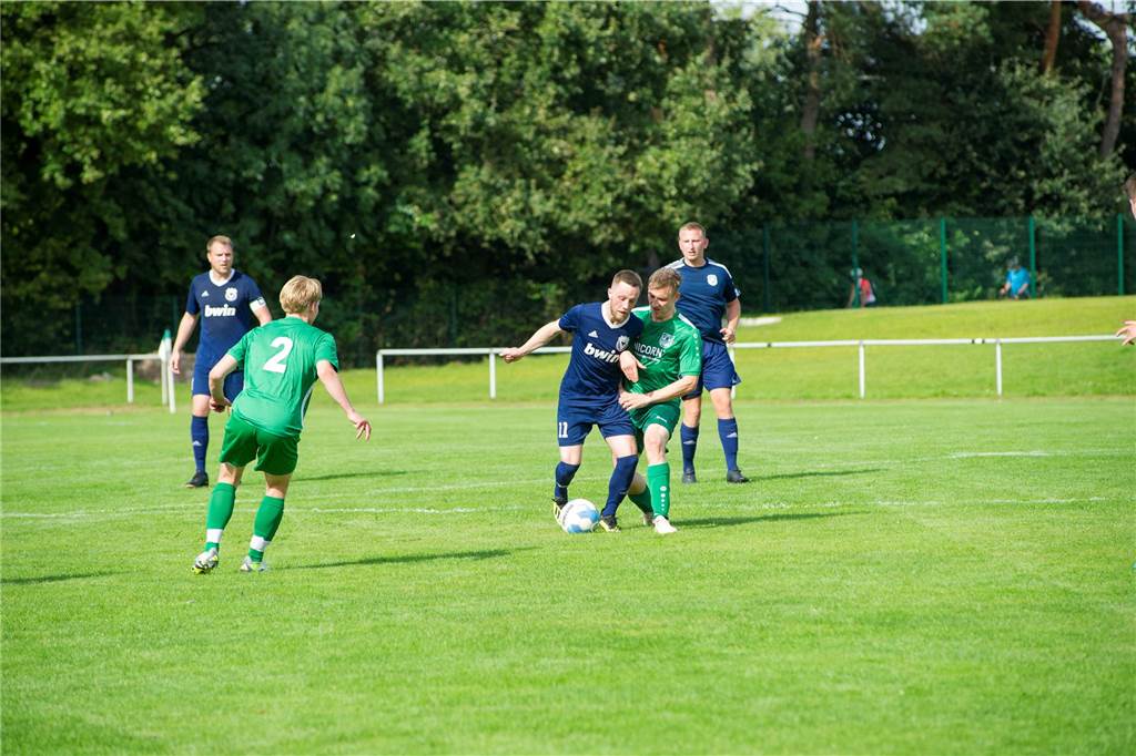 Der SV Bossendorf hat am vierten Spieltag erstmals gewonnen und den 1. FC Preußen Hochlarmark mit 6:0 geschlagen.