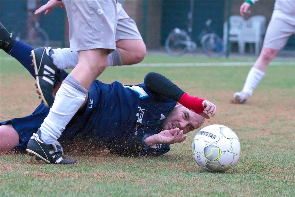 Der SV Bossendorf musste sich trotz guter Leistung dem SV Titania Erkenschwick um Ex-TuS-Trainer Timo Ostdorf mit 1:2 geschlagen geben.