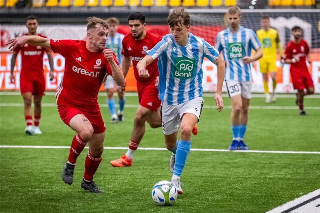 Viertelfinale des Dortmunder Kreispokals ausgelost: Es gibt ein Rückspiel vom HSM-Finaltag Der SV Brackel um Benedikt Buchholz (l.) und der ASC 09 Dortmund standen sich erst im Viertelfinale der Dortmunder Hallenstadtmeisterschaft gegenüber.