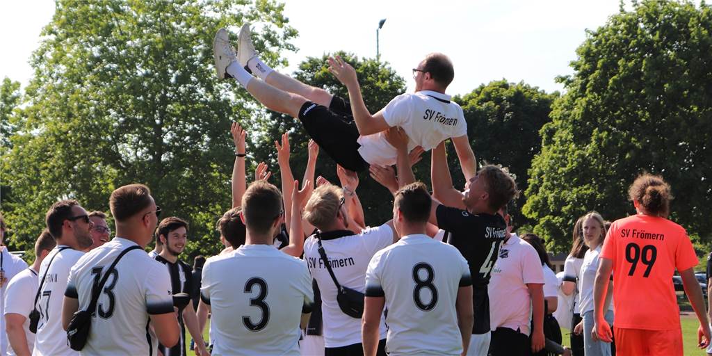 SV Frömern feiert einen gelungenen Saisonabschluss - auch ohne Mario Basler Der SV Frömern III feiert auch dank Trainer Andre Rödiger einen gelungenen Saisonabschluss beim Gastspiel in Osnabrück.