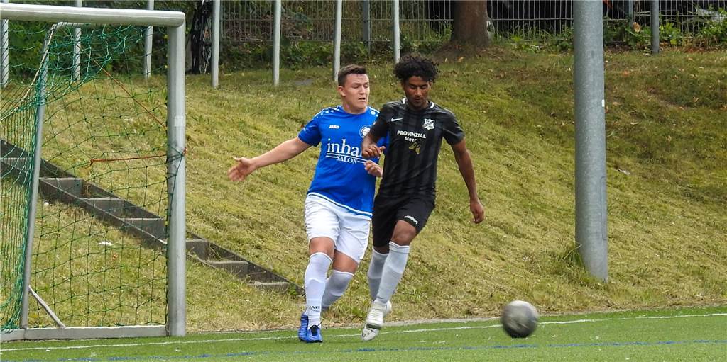 Mit dem Derbysieg gegen den Fehlstart: SV Frömern empfängt SV Langschede im Kreispokal Der SV Frömern mit Altaee Mhamm (r.) verlor in der ersten Runde des Kreispokals gegen den VfL Kamen zweistellig, darf aber dennoch in der zweiten Runde antreten.