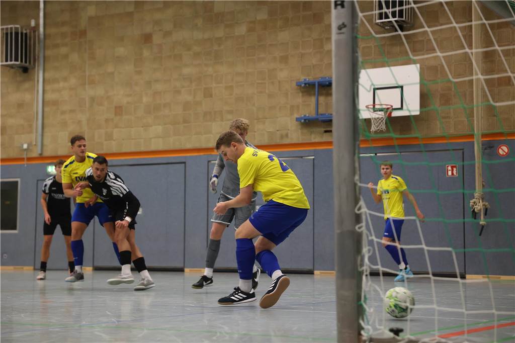 Trainer Sven Pahnreck über seine neue Aufgabe beim SV Herbern Spieler des SV Herbern in der Halle beim Davertpokal.