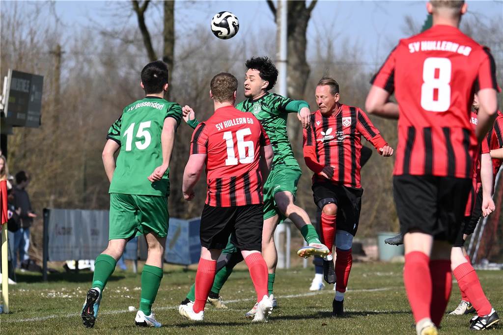 Spielszene zwischen SV Hullern und SV Bossendorf 2