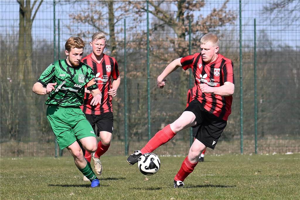 Spielszene zwischen SV Hullern und SV Bossendorf 2