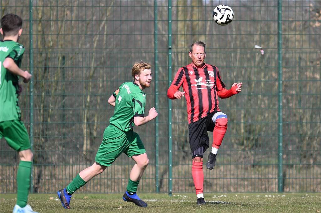 Spielszene zwischen SV Hullern und SV Bossendorf 2