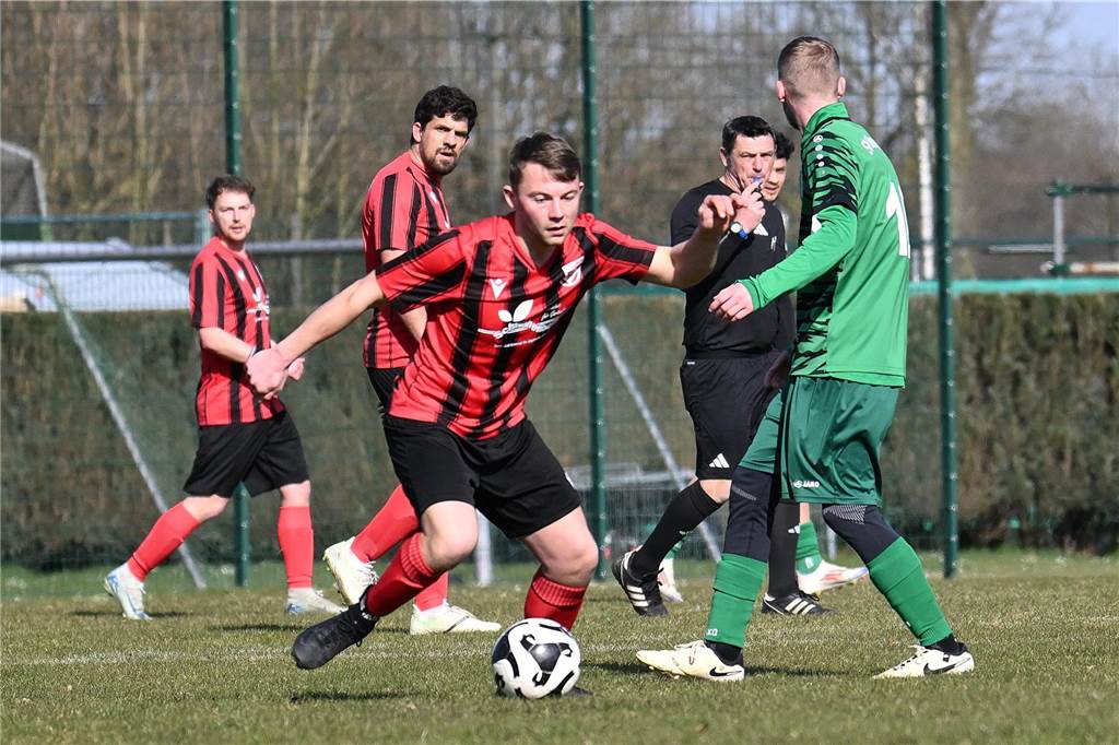 Spielszene zwischen SV Hullern und SV Bossendorf 2