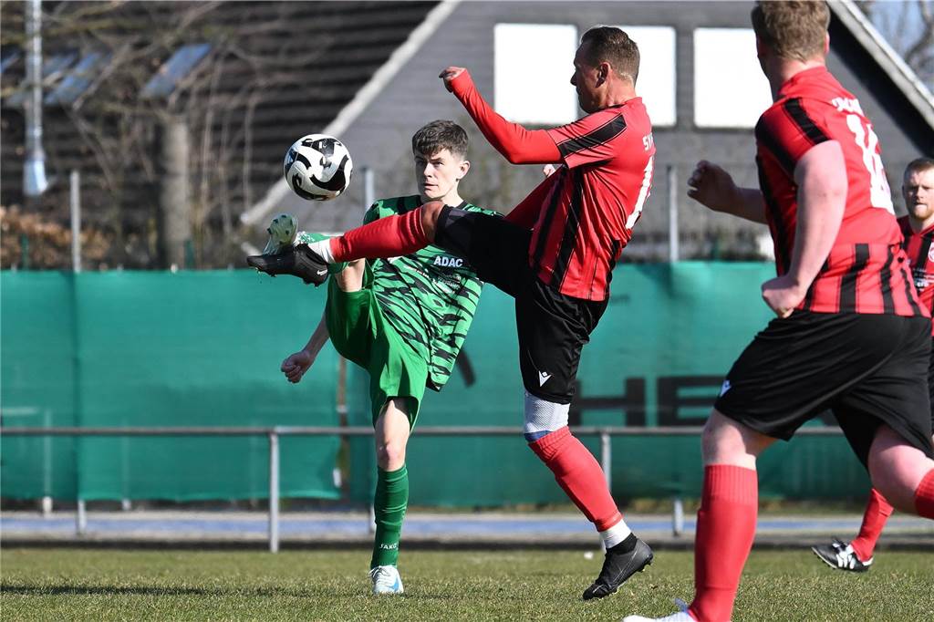 Spielszene zwischen SV Hullern und SV Bossendorf 2
