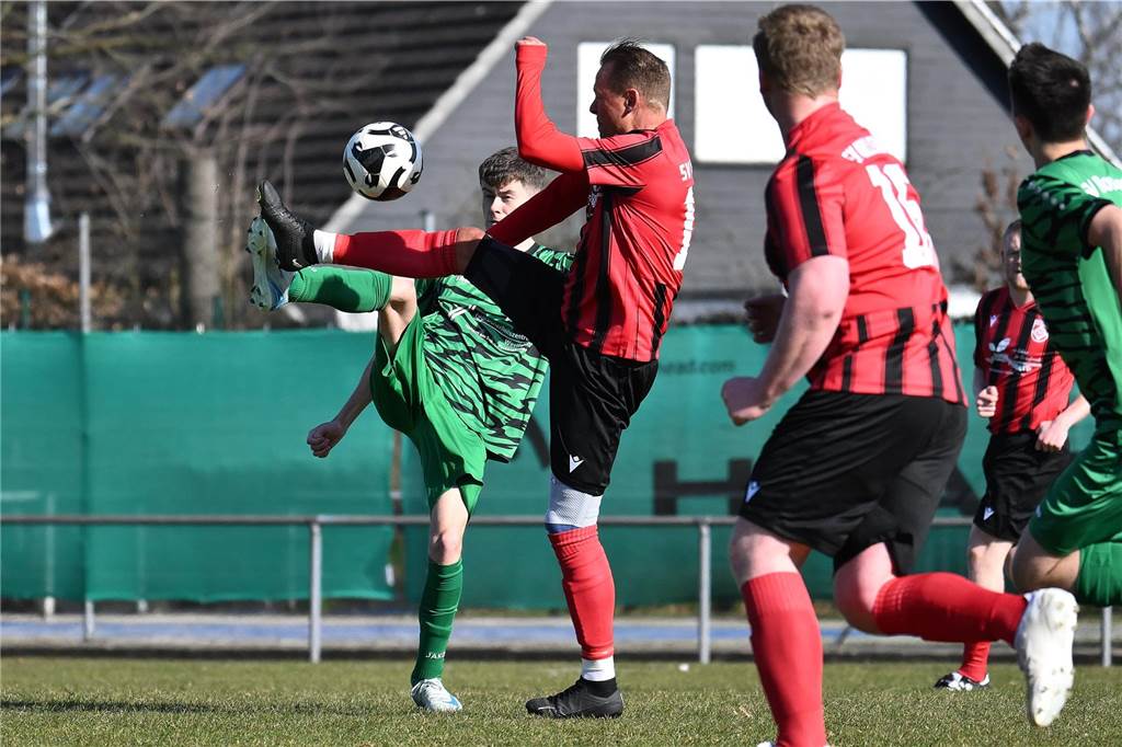 Spielszene zwischen SV Hullern und SV Bossendorf 2