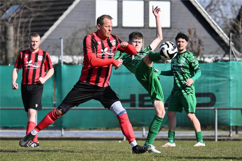 Spielszene zwischen SV Hullern und SV Bossendorf 2
