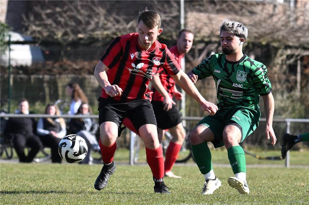 Spielszene zwischen SV Hullern und SV Bossendorf 2