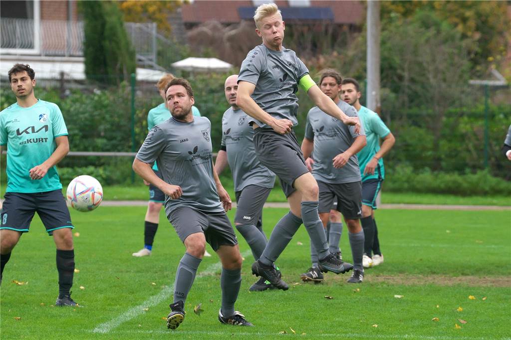 Der SV Hullern verlor in der Kreisliga C4 mit 0:7 gegen den FC Leusberg II mit 0:7 und haderte hinterher mit einigen Entscheidungen des Unparteiischen.