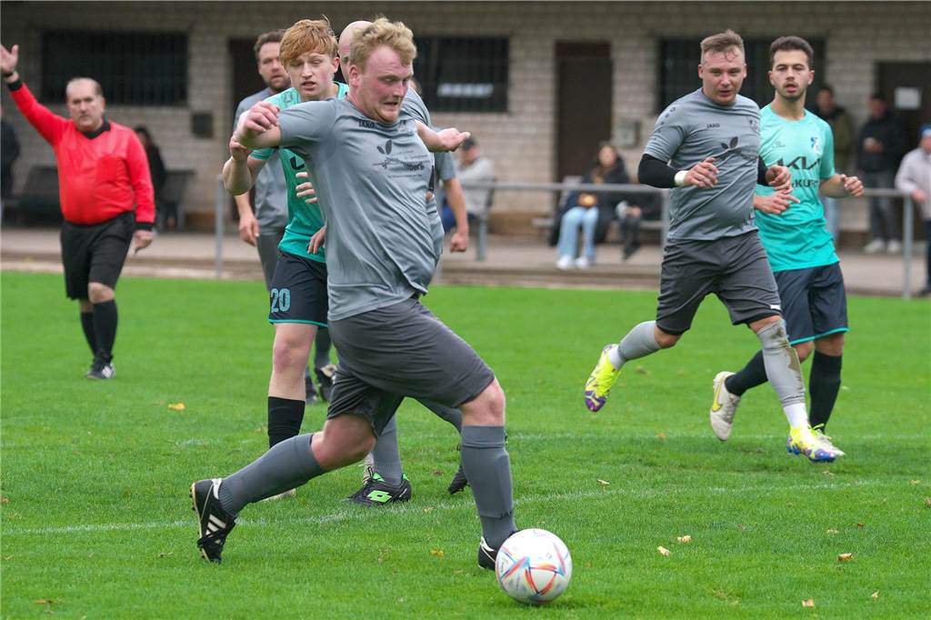 Der SV Hullern verlor in der Kreisliga C4 mit 0:7 gegen den FC Leusberg II mit 0:7 und haderte hinterher mit einigen Entscheidungen des Unparteiischen.