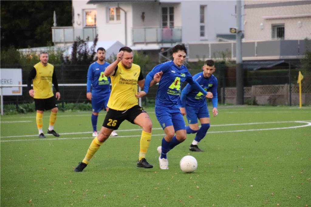 SV Langschede und Kamener SC trennen sich in umkämpftem Spiel mit 2:2 Der SV Langschede um Julian Seeling (l.) holte ein 2:2 gegen den Kamener SC.