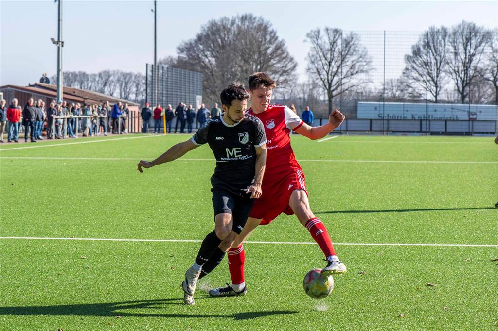Spielszene zwischen SV Lippramsdorf und Rot-Weiß Deuten II