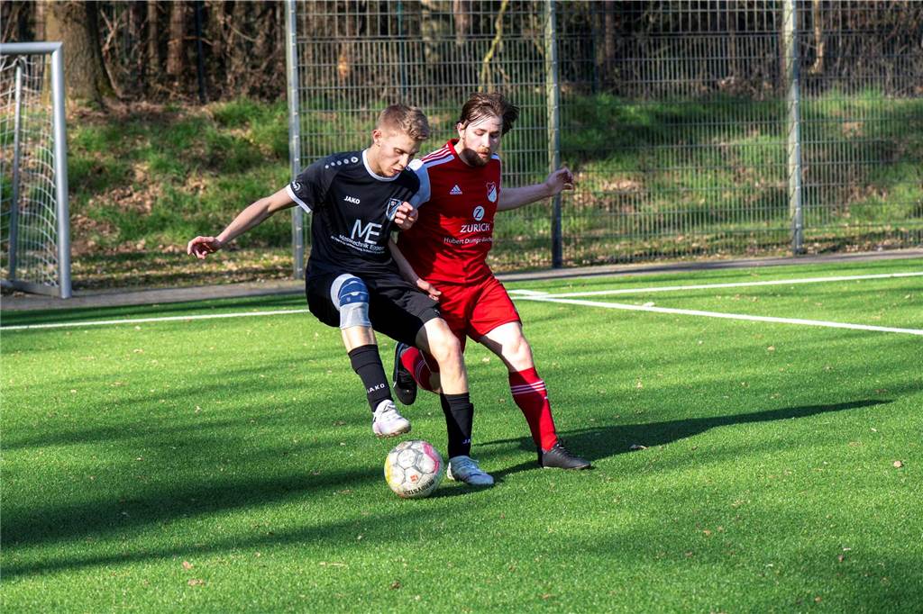 Spielszene zwischen SV Lippramsdorf und Rot-Weiß Deuten II