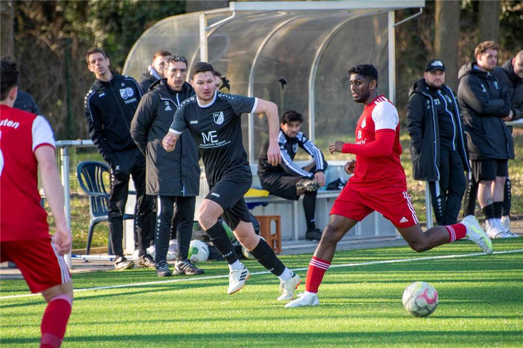 Spielszene zwischen SV Lippramsdorf und Rot-Weiß Deuten II
