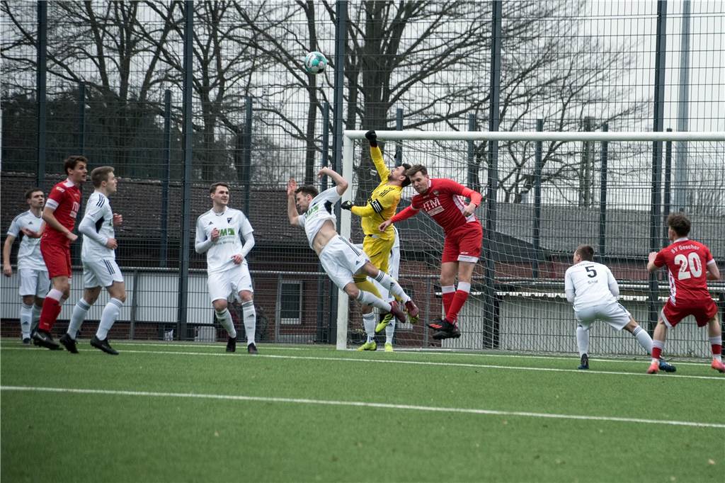 Der SV Lippramsdorf lag bereits zur Pause gegen den SV Gescher 0:3 zurück und musste die zweite Halbzeit auch noch mit einem Mann weniger bestreiten. Am Ende hieß das Ergebnis 1:3.