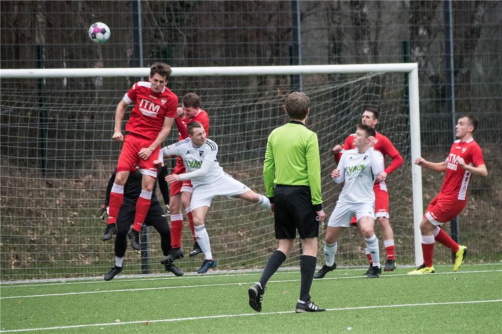 Der SV Lippramsdorf lag bereits zur Pause gegen den SV Gescher 0:3 zurück und musste die zweite Halbzeit auch noch mit einem Mann weniger bestreiten. Am Ende hieß das Ergebnis 1:3.