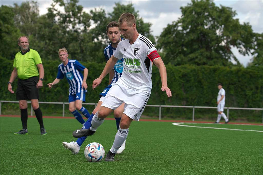 Der SV Lippramsdorf setzte sich bei der diesjährigen Stadtmeisterschaft im Spiel um Platz drei durch ein Tor von Florian Bronzel mit 1:0 gegen den ETuS Haltern durch.