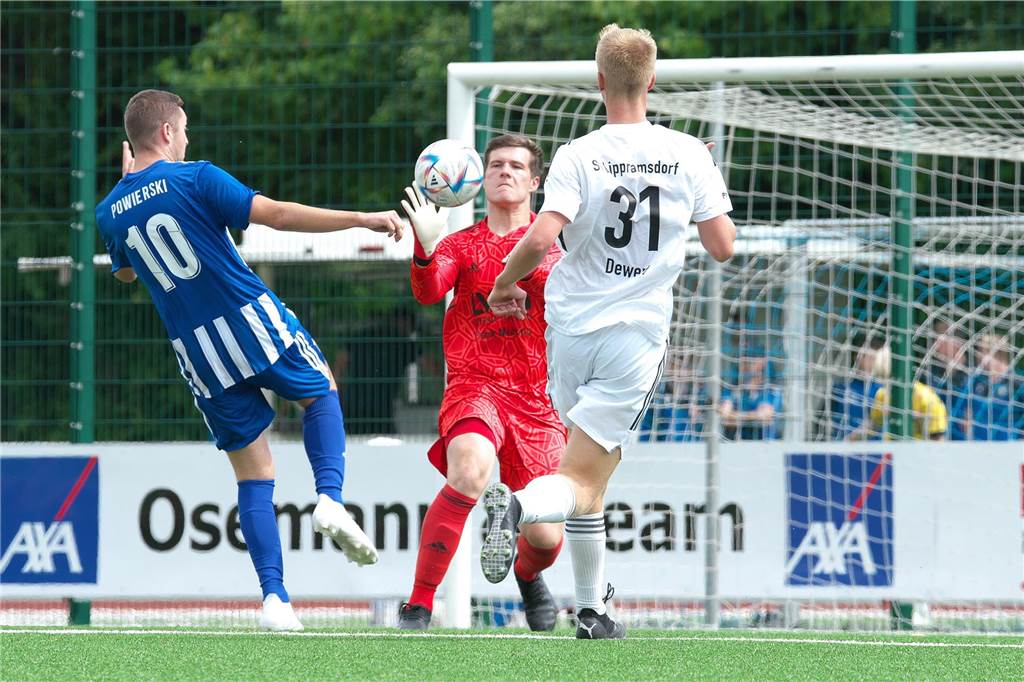 Der SV Lippramsdorf setzte sich bei der diesjährigen Stadtmeisterschaft im Spiel um Platz drei durch ein Tor von Florian Bronzel mit 1:0 gegen den ETuS Haltern durch.