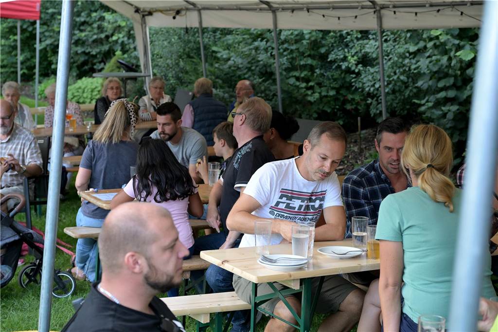 Sommerfest des SV Lünen, Heim-Auftakt der Ringer und viel Fußball: Die Fotos vom Wochenende Der SV Lünen 08 feierte am Samstag sein Sommerfest und bot insbesondere den jungen Besuchern große Unterhaltung.