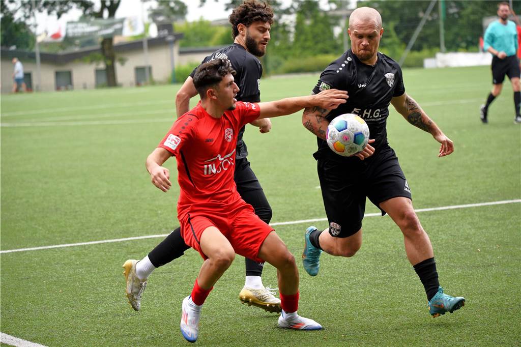 Der SV Schermbeck behauptet sich im Oberliga-Duell gegen den Mülheimer FC. mit 3:0