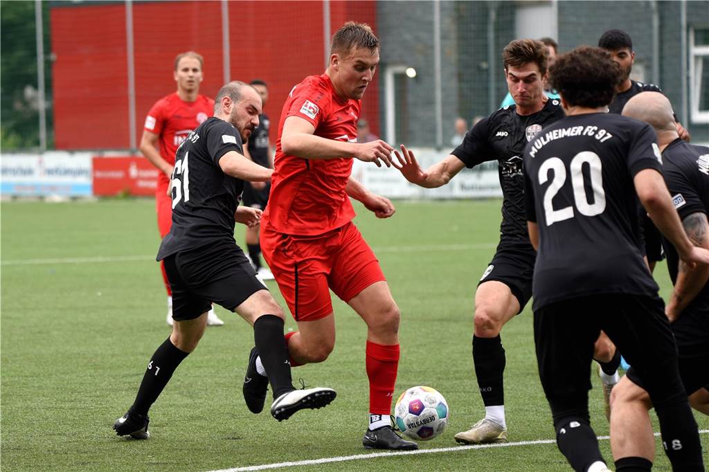 Der SV Schermbeck behauptet sich im Oberliga-Duell gegen den Mülheimer FC. mit 3:0