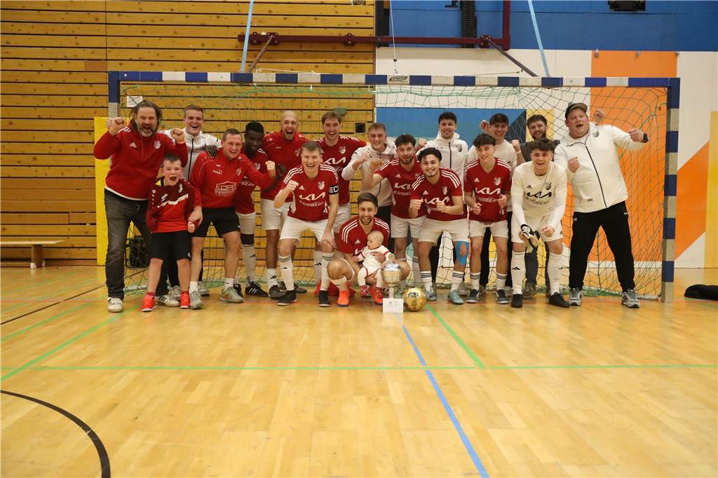 Der SV Vestia Disteln konnte die Serie von BWW Langenbochum brechen und nach zwei Langenbochumer Erfolgen in Serie wieder die Hertener Hallenstadtmeisterschaft gewinnen. Im Finale gab es gegen den Titelverteidiger ein 3:2 nach Neunmeterschießen.