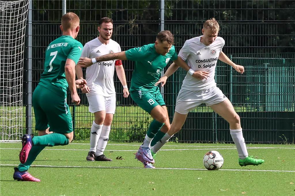 Der SV Westrich gewann das Kreisliga-A-Topspiel gegen RW Germania.