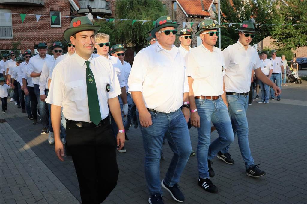 Schützen marschieren auf