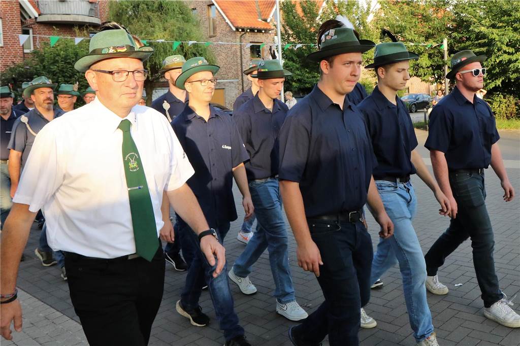 Schützen marschieren auf
