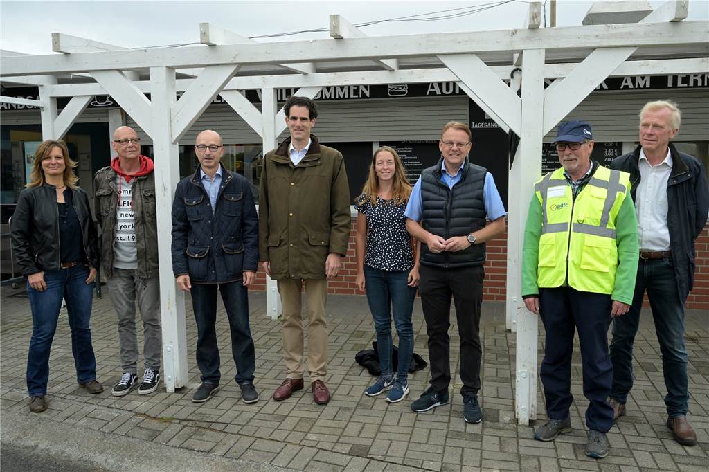 Regen hilft der Natur - aber nicht dem Tag der Stadtnatur Selm Der Tag der Stadtnatur Selm war zwar verregnet. Das tat der Qualität dessen, was die beteiligten Einrichtungen und Gruppierungen anboten, keinen Abbruch, fanden auch die Verantwortlichen um Bürgermeister Thomas Orlowski (3.v.r.).