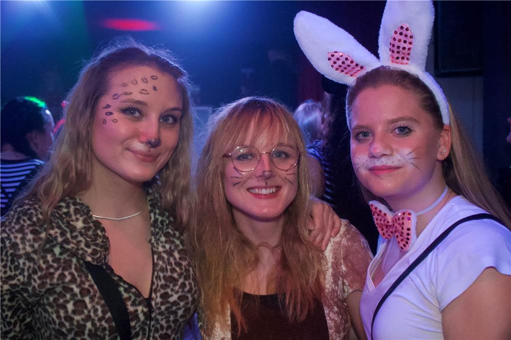 Der Tanzpalast Mythos war bei der Weiberfastnacht 2023 in Castrop-Rauxel gut besucht. Die Stimmung war großartig, viele Weiber und Herren feierten ausgelassen.