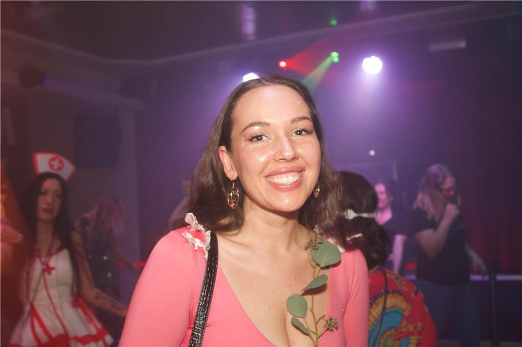 Der Tanzpalast Mythos war bei der Weiberfastnacht 2023 in Castrop-Rauxel gut besucht. Die Stimmung war großartig, viele Weiber und Herren feierten ausgelassen.