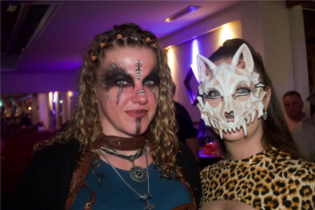 Der Tanzpalast Mythos war bei der Weiberfastnacht 2023 in Castrop-Rauxel gut besucht. Die Stimmung war großartig, viele Weiber und Herren feierten ausgelassen.