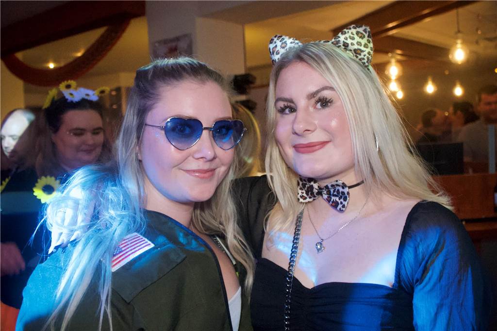 Der Tanzpalast Mythos war bei der Weiberfastnacht 2023 in Castrop-Rauxel gut besucht. Die Stimmung war großartig, viele Weiber und Herren feierten ausgelassen.