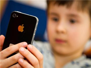 Der Tarif wächst mit den Kindern mit, verspricht die Telekom. Foto: Ole Spata