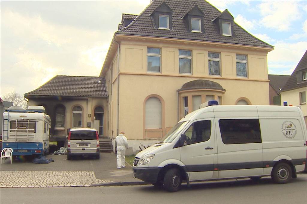 Maskierte dringen in Wohnung in Dortmund ein und töten Mann Der Tatort an der Castroper Straße in Oestrich. Hier sollen zwei maskierte Eindringlinge einen 27-Jährigen getötet haben.