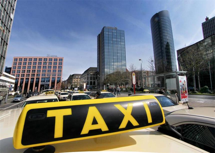 Taxi-Fahrer will Hund nicht mitnehmen und wird verprügelt Der Taxistand am Dortmunder Hauptbahnhof.