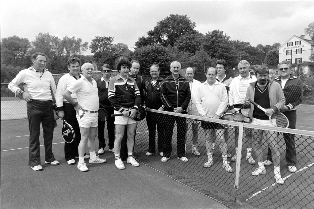 Der Tennisverein Cappenberg. Im Hintergrund sieht man die Schlossklause.