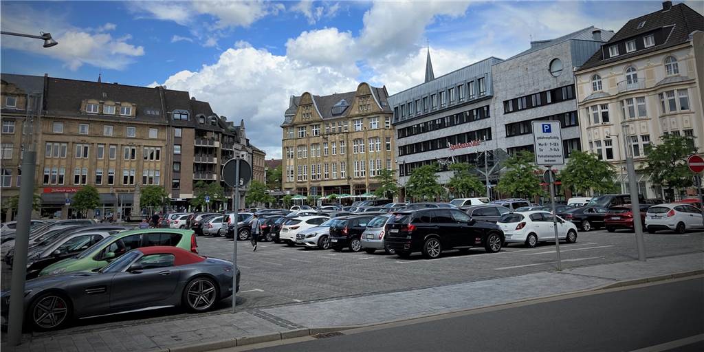Stadt Castrop-Rauxel will Elektroautos beim Parken bevorzugen Der teuerste Parkplatz ist der Marktplatz in Castrop-Rauxel. Eine halbe Stunde parken kostet hier werktags von 9 bis 16 Uhr 50 Cent.