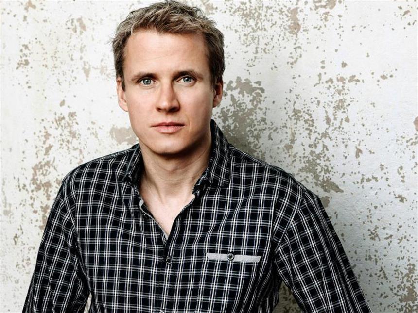 Falk Richter: Es wird wieder ungehemmt gehasst Der Theatermacher Falk Richter zeigt in Berlin ein neues Stück: «Fear». Foto: Bernhard Musil