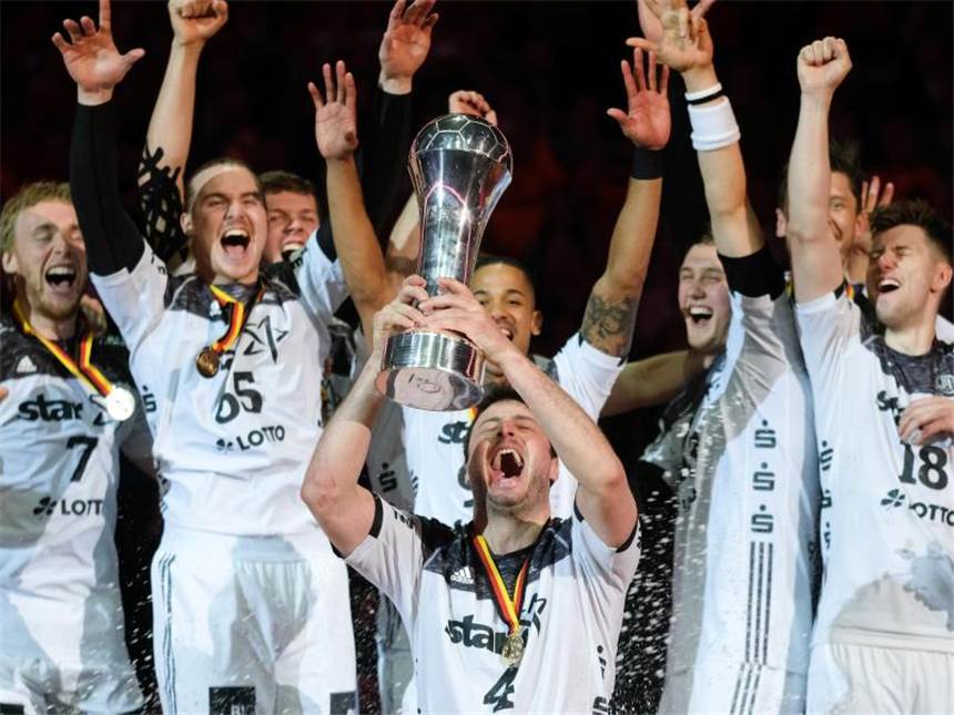 Cupverteidiger Kiel trifft auf Oberligist Spenge Der THW Kiel gewann 2017 den DHB-Pokal. Foto: Axel Heimken
