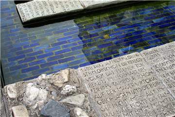 Der Tisa-Brunnen soll, so jedenfalls die Meinung des Kunstbeirats, in seiner ursprünglichen Form auch nicht als Replik wieder aufgebaut werden.