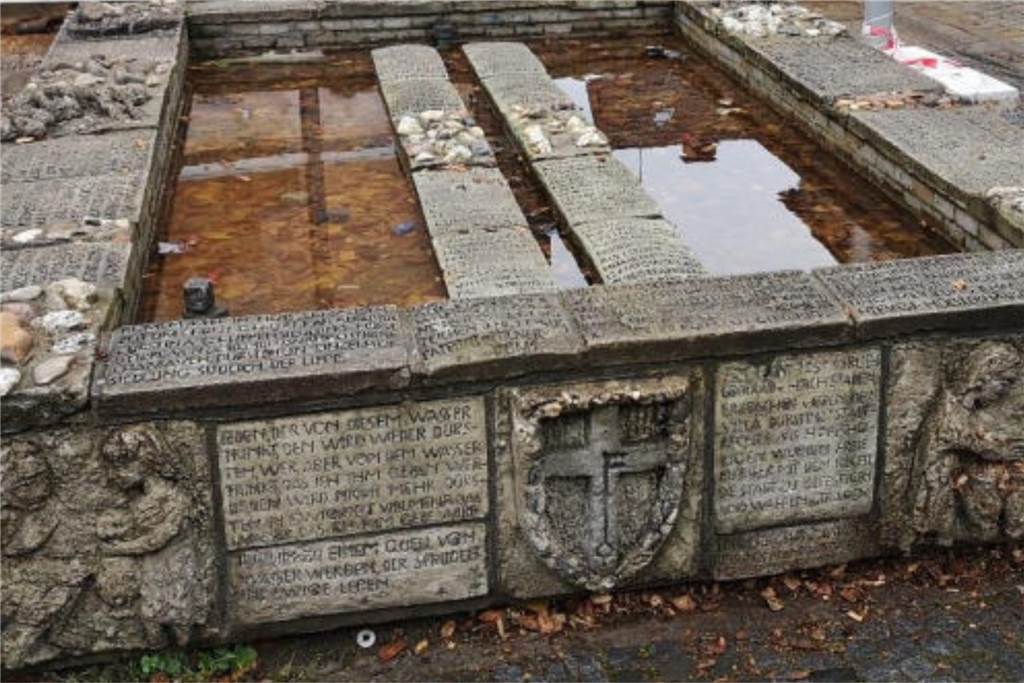 Nicht nur Tisa-Brunnen: Das ist und macht der Kunstbeirat in Dorsten Der Tisa-Brunnen vor dem Abbau: Auf Empfehlung des Kunstbeirats wird er nicht wieder mit den Original-Reliefplatten aufgebaut.