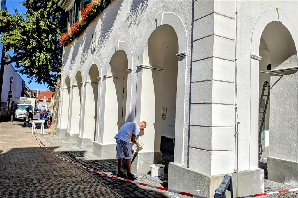 „Zeichen der Wertschätzung“: Altes Rathaus bekommt Denkmal-Plakette Anstrich Altes Rathaus